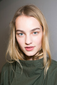 Isabel Marant Fall 2014 Backstage A5M1_r-fkVAx.jpg