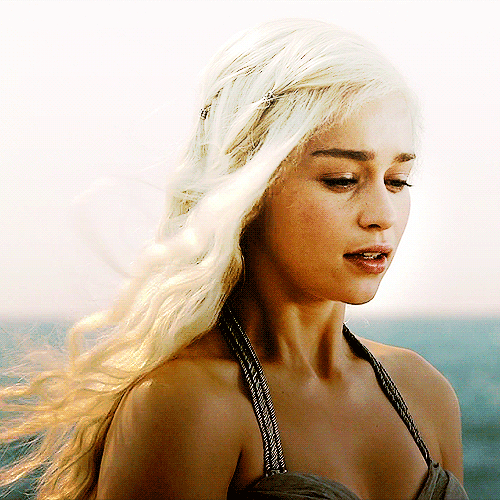 Emilia Clarke0685.gif