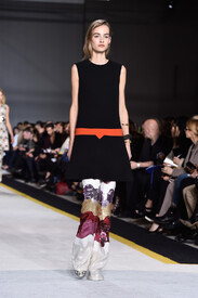 Giambattista_Valli_Runway_Paris_Fashion_Week_s1tAlcxI-XGx.jpg