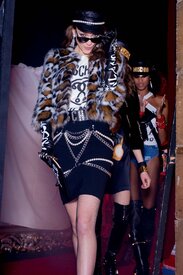 14-kt-moschino-fw16.jpg