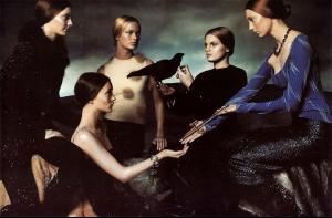 Versace9899_c_Stordahl_Marnay_Murphy_VanSeemus_Rizer_VersaceCatalog_StevenMeisel_zob.jpg