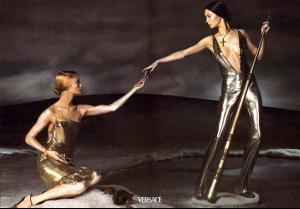 Versace9899_i_CarolynMurphy_AudreyMarnay_VersaceCatalog_StevenMeisel_zob.jpg