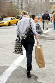 004_Diane_Kruger_shops_in_SoHo.jpg