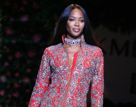 Naomi_Campbell_walks_ramp_at_LFW_05.jpg
