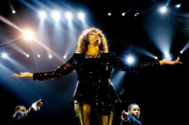 whitneyhoustonperformsattheo2arenatikipetercelebritycity002.jpg