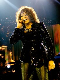 whitneyhoustonperformsattheo2arenatikipetercelebritycity004.jpg