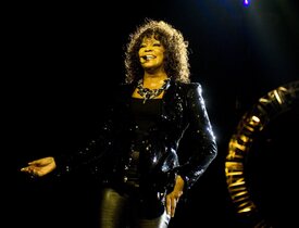 whitneyhoustonperformsattheo2arenatikipetercelebritycity008.jpg