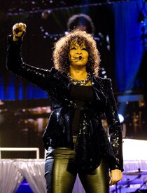 whitneyhoustonperformsattheo2arenatikipetercelebritycity011.jpg