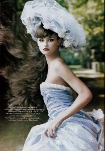 Vogue_US_1994_Oct_ph_Steven_Meisel.jpg
