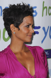 HalleBerry_fr_00_29_.jpg
