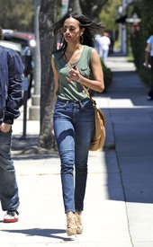 Tikipeter_Zoe_Saldana_leaves_a_meeting_in_Beverly_Hills_003.jpg