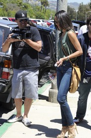 Tikipeter_Zoe_Saldana_leaves_a_meeting_in_Beverly_Hills_012.jpg