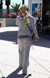 celebrity_paradise.com_TheElder_ParisHilton2011_03_31_workoutatEquinoxgyminWestHollywood25.JPG
