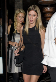 celebrity_paradise.com_TheElder_ParisandNickyHilton2011_03_31_leavingTrousdalenightinLA8.jpg