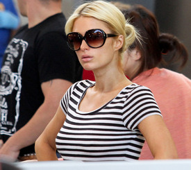celebrity_paradise.com_ParisHilton2011_04_03_AtLAXAirportTheElder_5.jpg