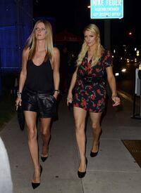 ParisNickyHilton_BoaSteakhouseWestHollywood_270411_004.jpg