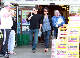 celebrity_paradise.com_TheElder_HalleBerry2011_04_24_groceryshoppinginBeverlyHills2.jpg