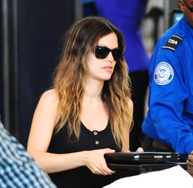 celebrity_paradise.com_TheElder_RachelBilson2011_04_18_departLAXAirport27.jpg