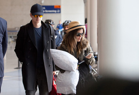 celebrity_paradise.com_TheElder_RachelBilson2011_04_18_departLAXAirport36.JPG
