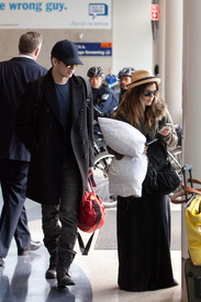 celebrity_paradise.com_TheElder_RachelBilson2011_04_18_departLAXAirport37.JPG