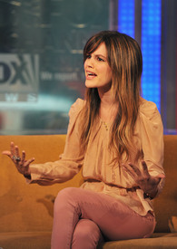 Tikipeter_Rachel_Bilson_visits_FOX_and_Friends_011.jpg