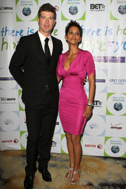 HalleBerry2011JenesseSilverRoseAuctionAndGala_08.jpg