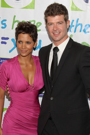 HalleBerry2011JenesseSilverRoseAuctionAndGala_101.jpg