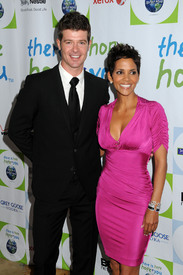 HalleBerry2011JenesseSilverRoseAuctionAndGala_108.jpg