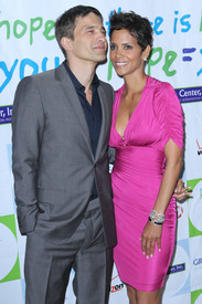 HalleBerry2011JenesseSilverRoseAuctionAndGala_111.JPG