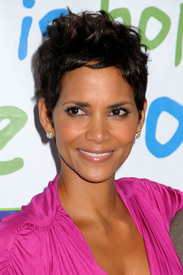 HalleBerry2011JenesseSilverRoseAuctionAndGala_133.jpg