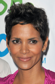 HalleBerry2011JenesseSilverRoseAuctionAndGala_135.jpg