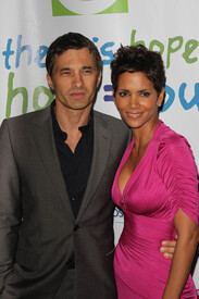 HalleBerry2011JenesseSilverRoseAuctionAndGala_23.jpg