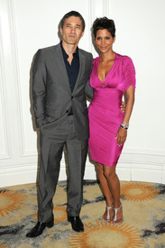 HalleBerry2011JenesseSilverRoseAuctionAndGala_25.jpg