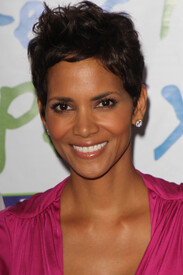 HalleBerry2011JenesseSilverRoseAuctionAndGala_27.jpg