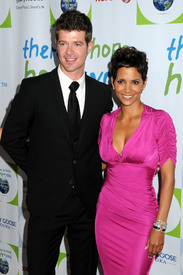 HalleBerry2011JenesseSilverRoseAuctionAndGala_28.jpg