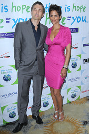 HalleBerry2011JenesseSilverRoseAuctionAndGala_57.JPG