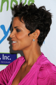 HalleBerry2011JenesseSilverRoseAuctionAndGala_59.jpg