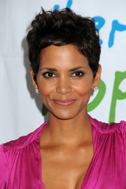 HalleBerry2011JenesseSilverRoseAuctionAndGala_75.jpg