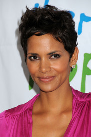 HalleBerry2011JenesseSilverRoseAuctionAndGala_76.jpg