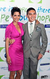 HalleBerry2011JenesseSilverRoseAuctionAndGala_79.jpg