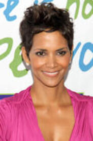 th_HalleBerry2011JenesseSilverRoseAuctionAndGala_80.jpg