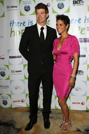 HalleBerry2011JenesseSilverRoseAuctionAndGala_87.jpg