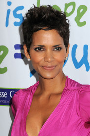 HalleBerry2011JenesseSilverRoseAuctionAndGala_173.jpg