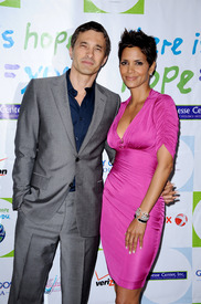 HalleBerry2011JenesseSilverRoseAuctionAndGala_203.jpg