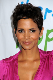 HalleBerry2011JenesseSilverRoseAuctionAndGala_221.jpg