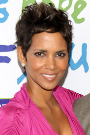 HalleBerry2011JenesseSilverRoseAuctionAndGala_224.jpg