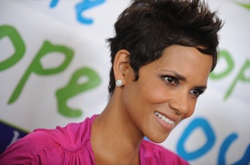 HalleBerry2011JenesseSilverRoseAuctionAndGala_227.jpg