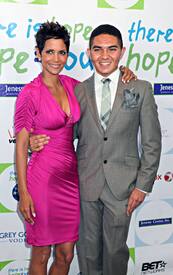 HalleBerry2011JenesseSilverRoseAuctionAndGala_228.jpg