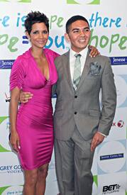 HalleBerry2011JenesseSilverRoseAuctionAndGala_261.jpg