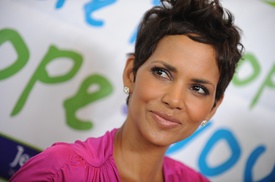 HalleBerry2011JenesseSilverRoseAuctionAndGala_265.jpg